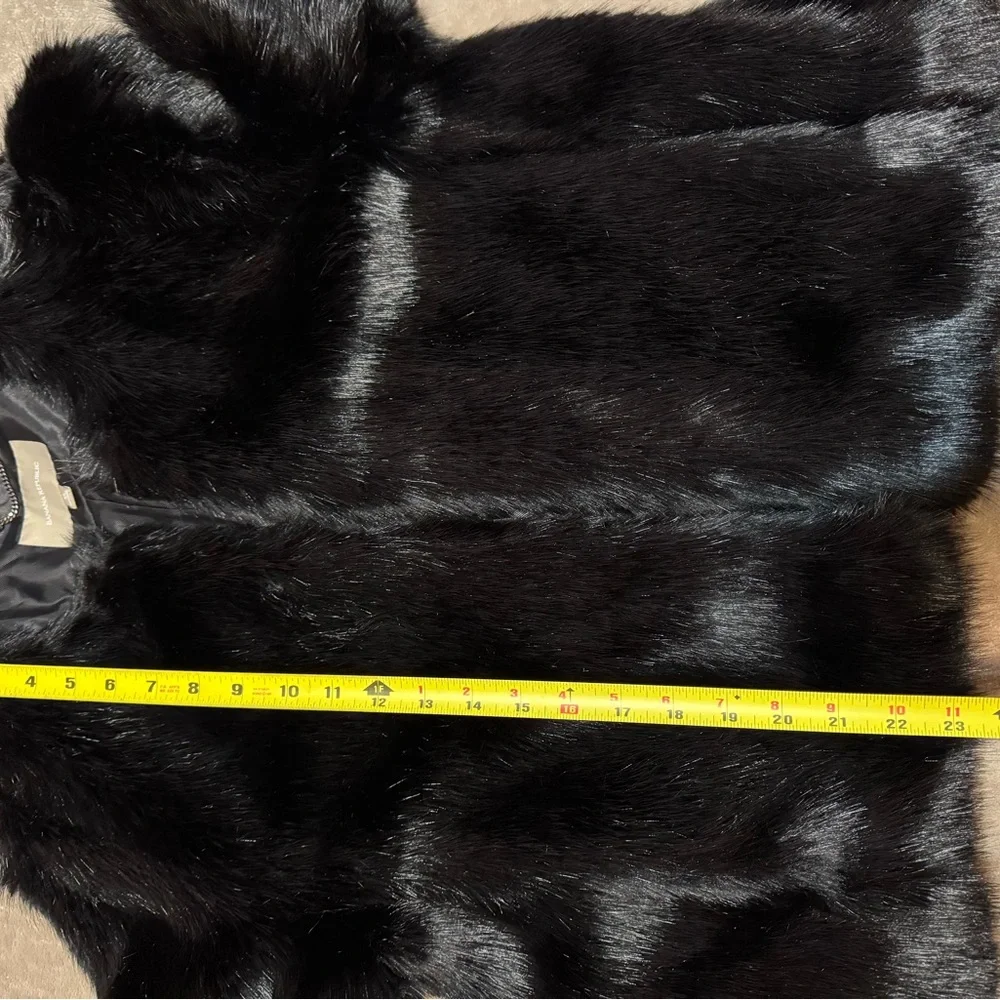 Banana Republic Black Faux Elegant Fur. - Picture 3 of 5